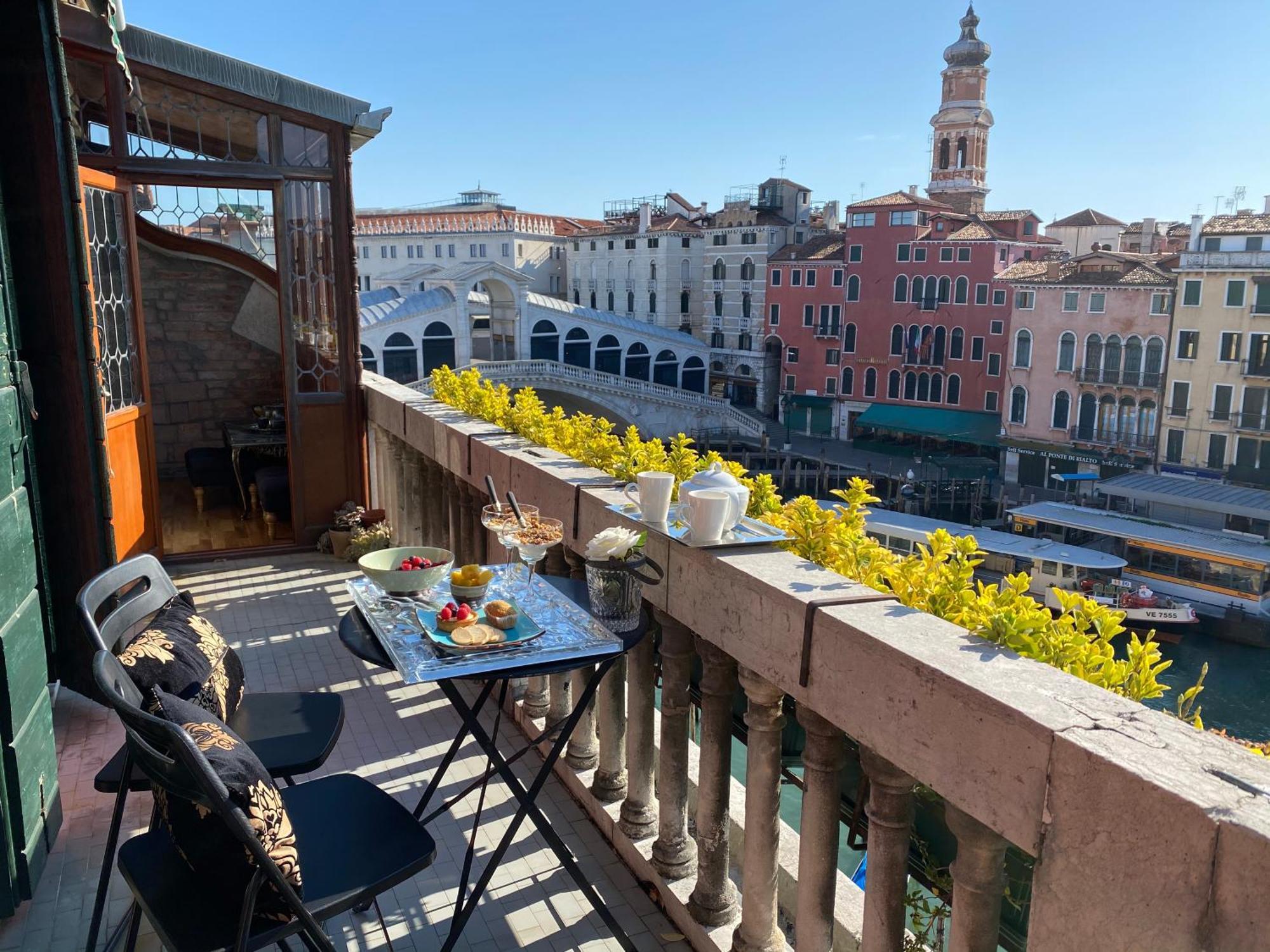 Rialto Terrace On The Grand Canal Venice Exterior photo