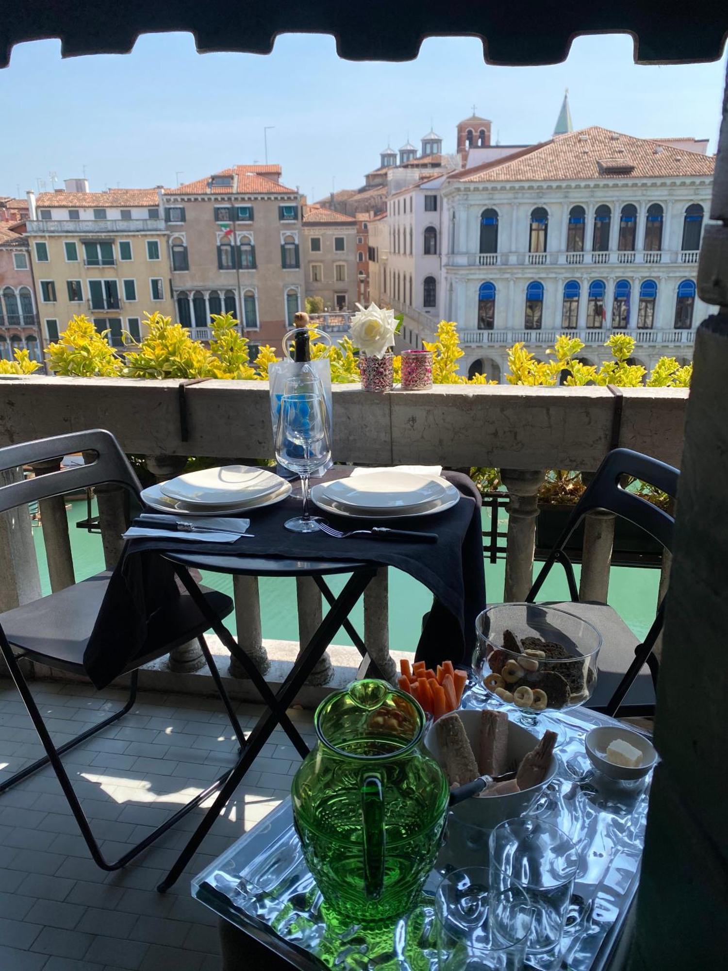 Rialto Terrace On The Grand Canal Venice Exterior photo